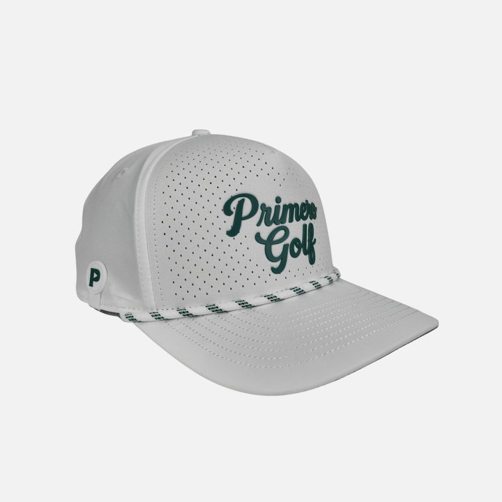 Gray golf cap with 'Primer Golf' logo on a white background